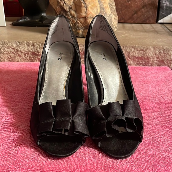 Heels - Picture 1 of 10